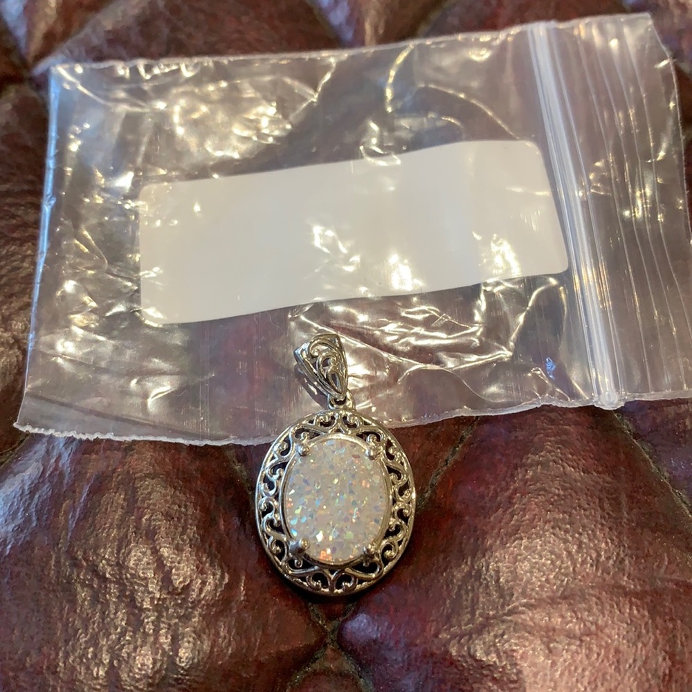 NWT Pearl Shimmer Druzy Quartz Pendant in platinum over Copper 3.35ctw